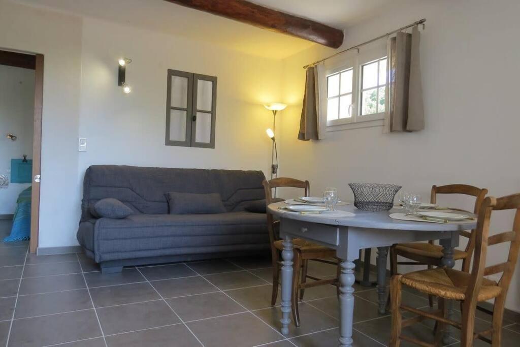 Les Tarraiettes Au Pied Du Luberon Villa Lourmarin Bagian luar foto